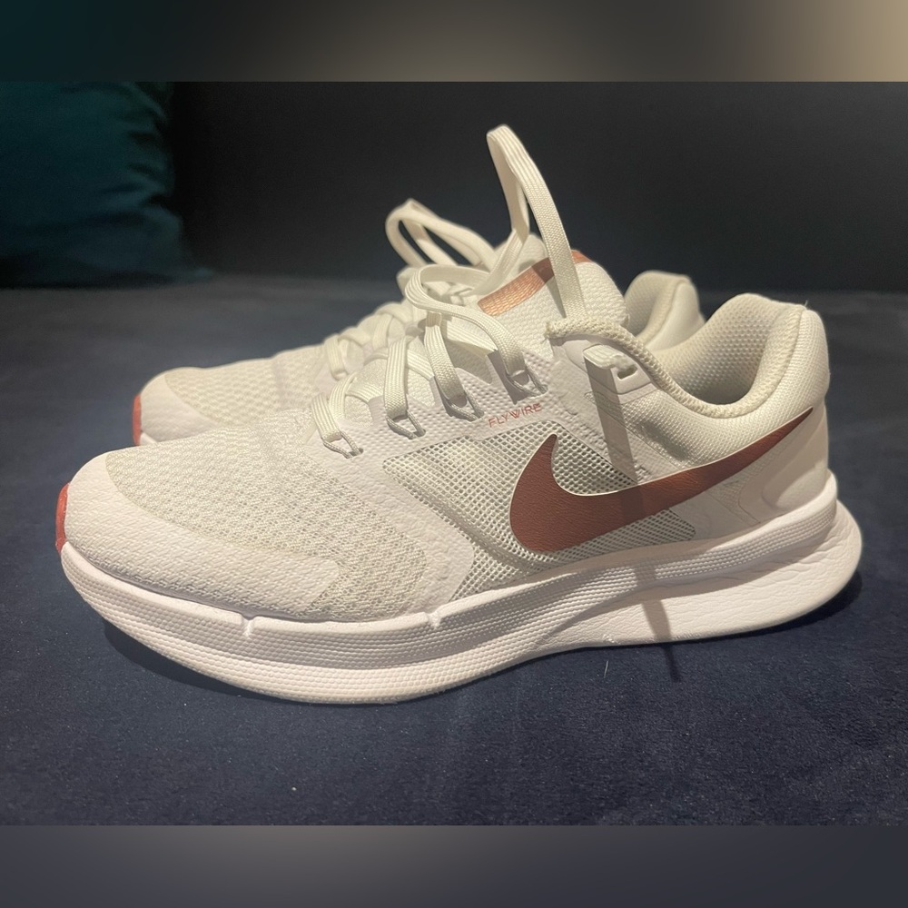 Nike Women's run swift 3